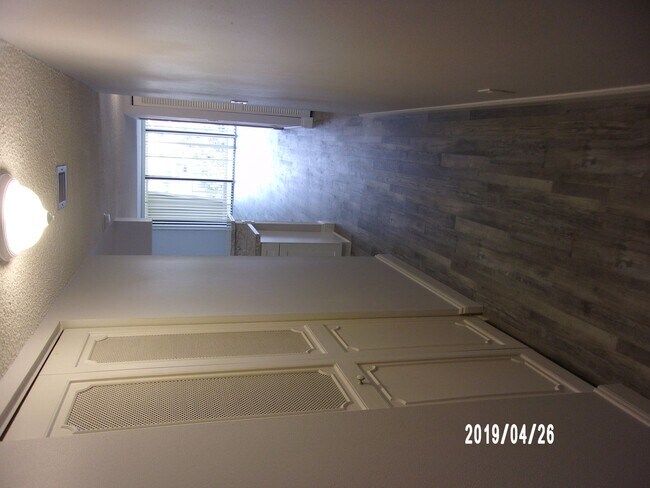 Building Photo - Oceanfront 3 BR Condo