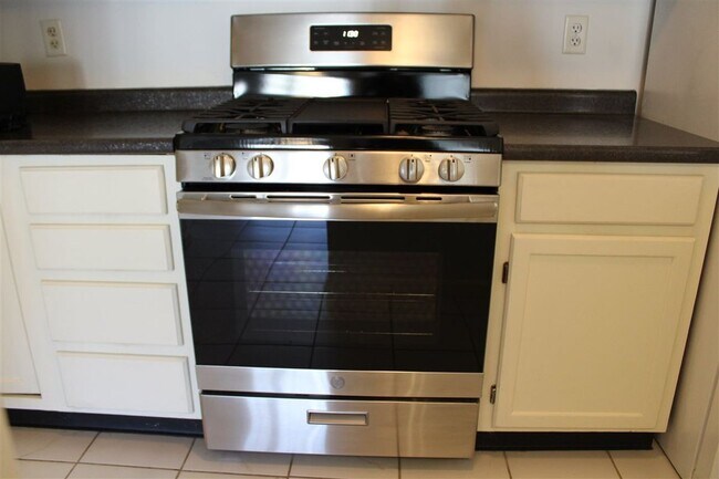 Foto del edificio - 50 Brookside Dr