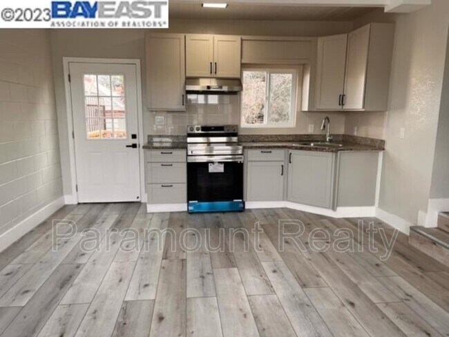 Foto del edificio - 3316 Elliot St