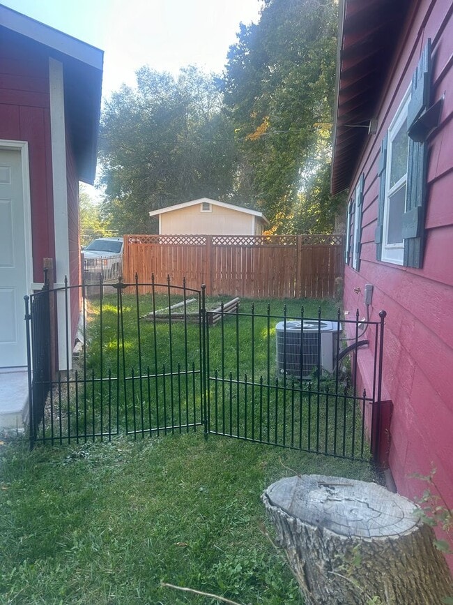 Building Photo - Charming Furnished 1BR Home with Garage & ...