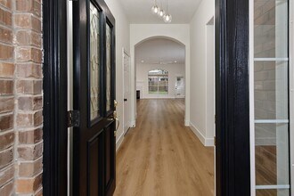 Building Photo - 122 S Abram Cir