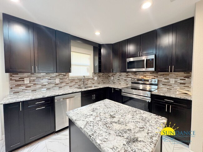 Building Photo - Spacious 3-Bedroom Home Near Hurlburt & Eg...