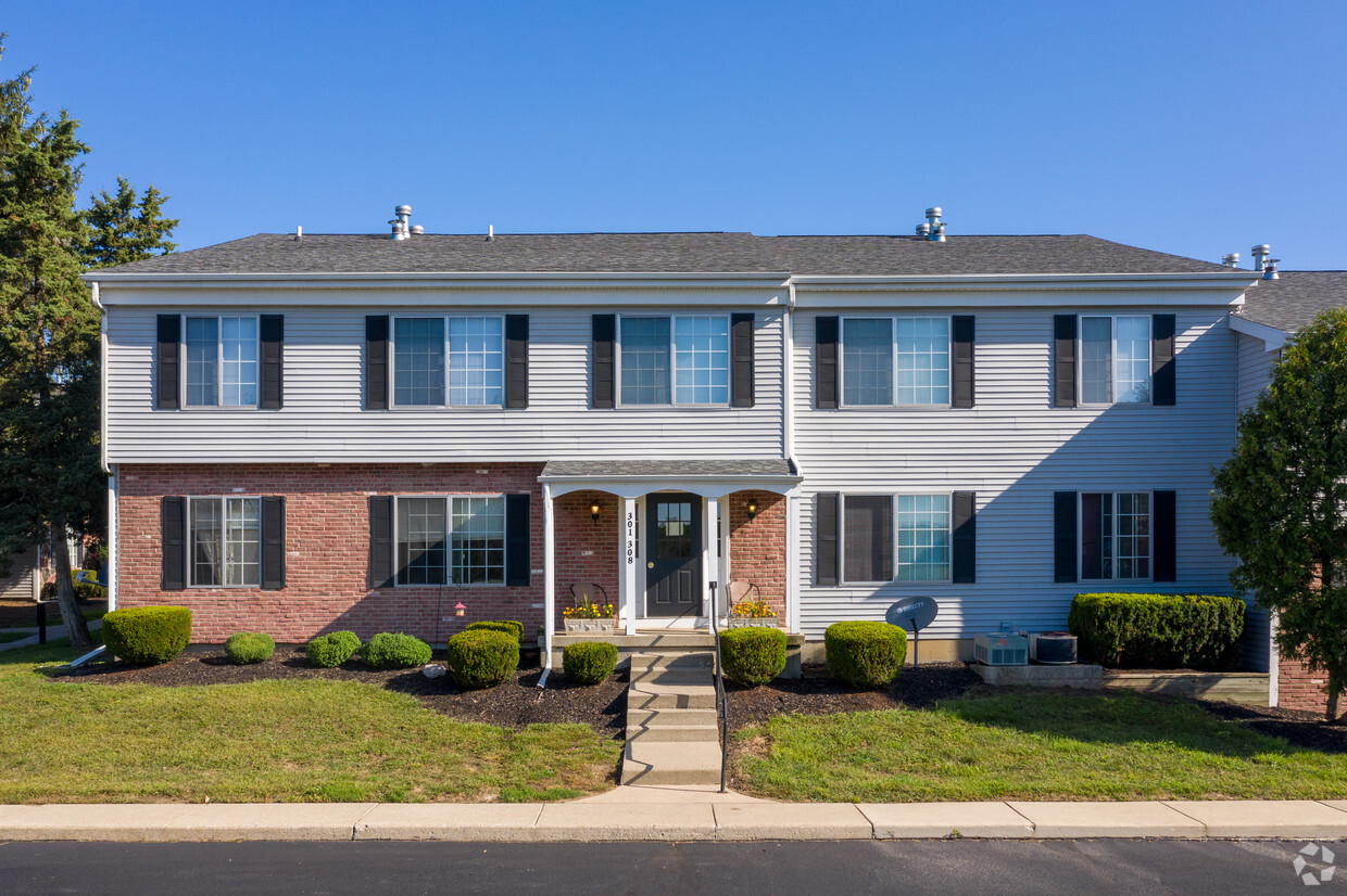 Primary Photo - Carriage House Apartments & Townhomes