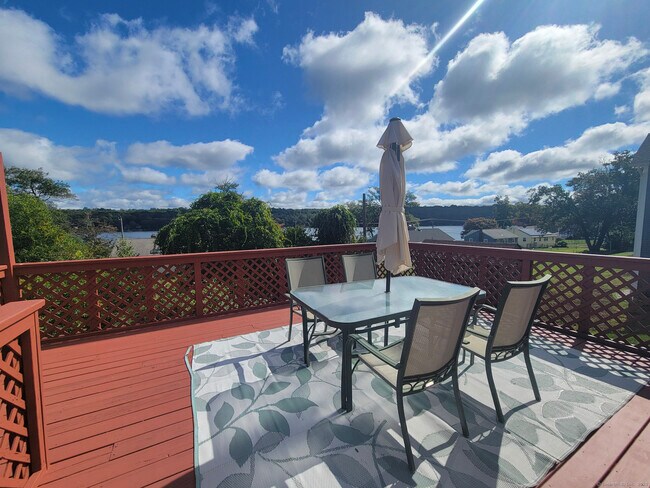 Foto del edificio - 114 Wildwood Rd