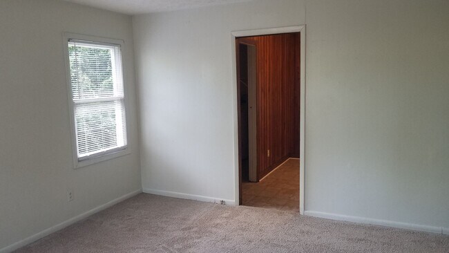 Foto del edificio - 3 Bedroom/1 Bath Home