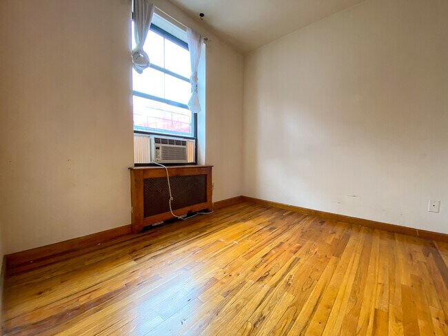 Foto del edificio - 646 10th Ave