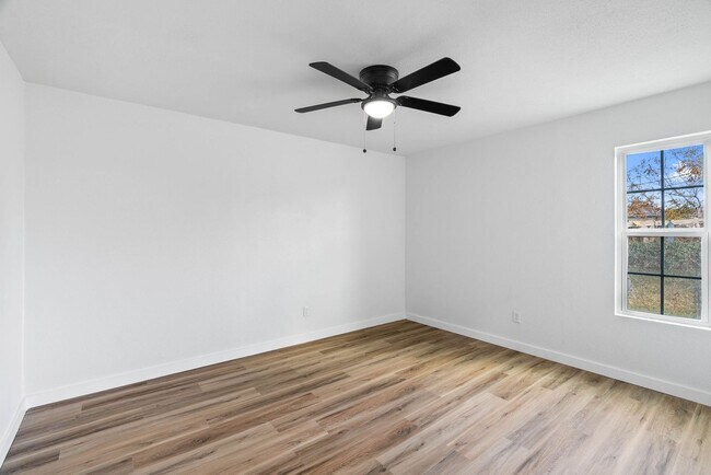 Foto del edificio - 3 Bedroom 1 Bath Remodeled Home