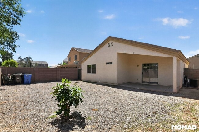 Building Photo - 5719 S 31st Dr
