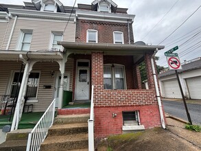 Building Photo - 528 W Wyoming St