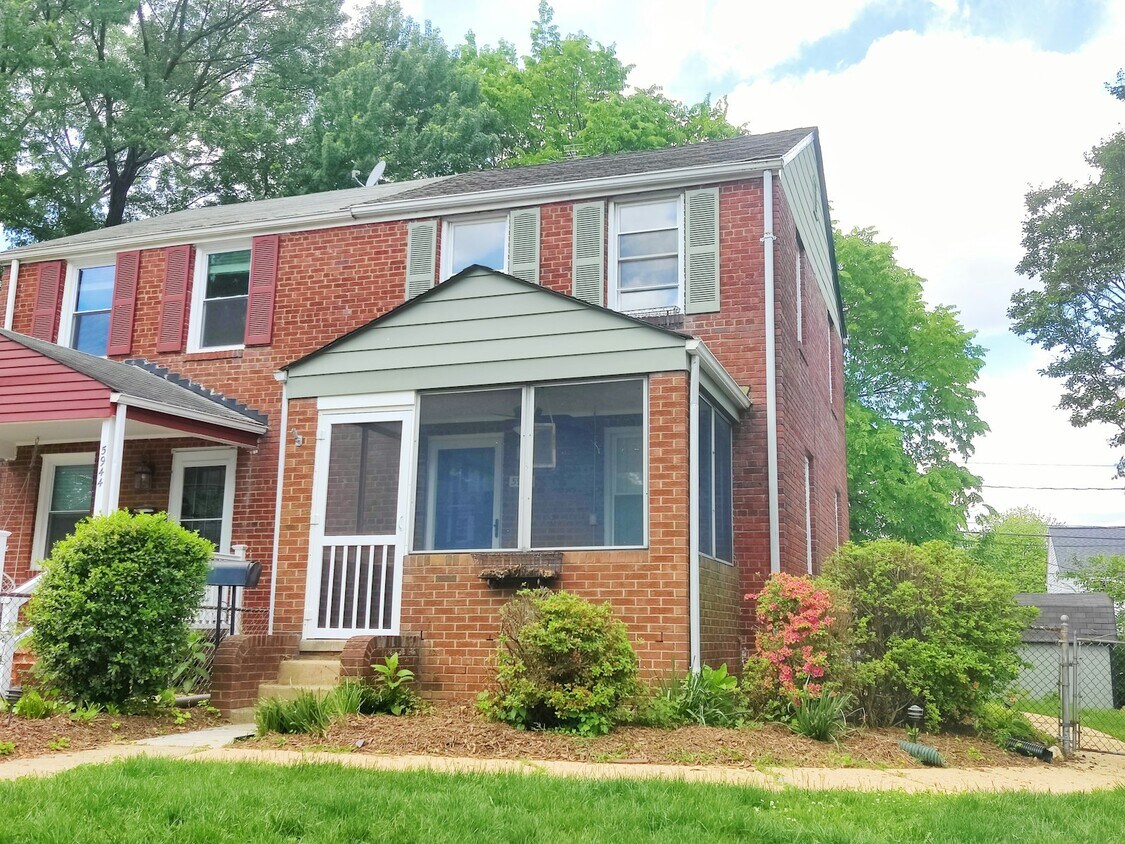 Foto principal - 5942 Williamsburg Rd