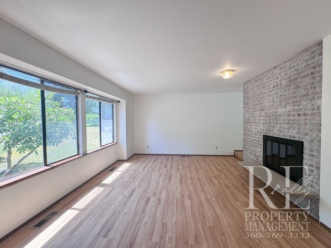 Building Photo - Spacious Poulsbo Home with Large Basement, Fenced Yard & Garden Space