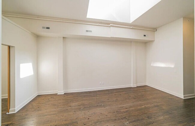 Building Photo - 1733 Chestnut St