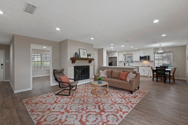 Building Photo - 7905 Madeira Dr