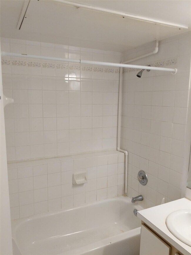 Building Photo - 761 SW 148th Ave