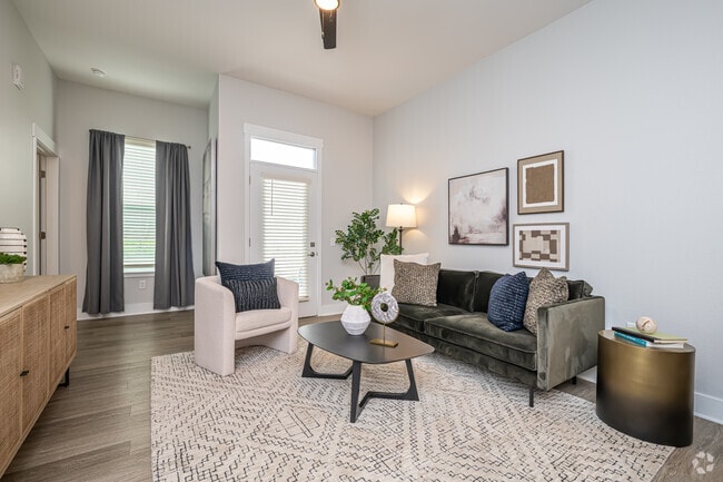 1BR, 1BA - 751SF - Living Room - Bend on Bluebonnet