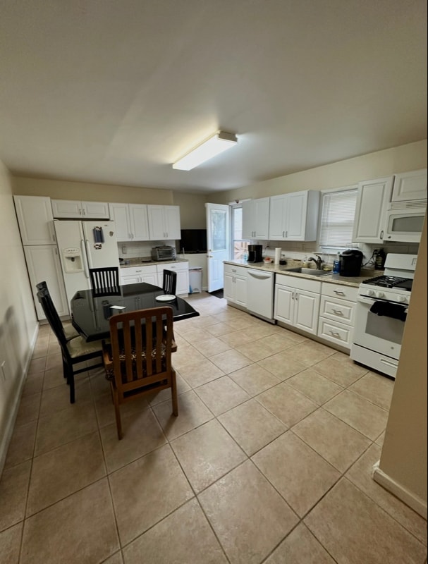 Primary Photo - 203 Pineview Ave