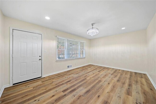 Foto del edificio - 1467 Thompson Pl