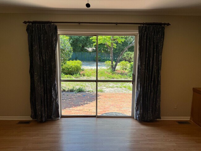 Building Photo - Spacious 4 Bedroom Home with Bonus Room & Large Fenced Backyard