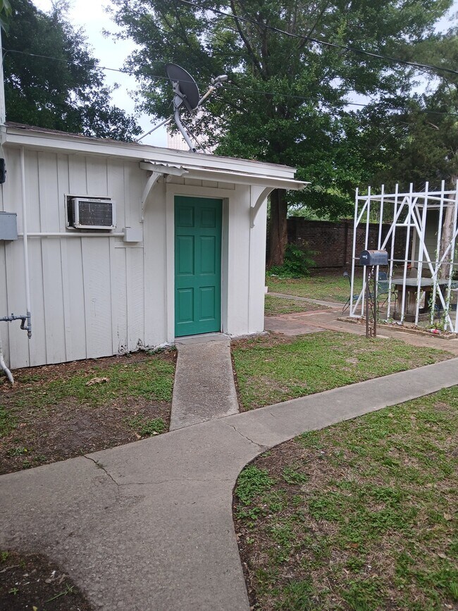 Foto del edificio - 617 Lafayette St