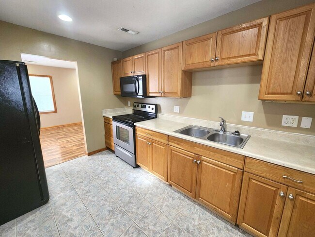 Foto del edificio - Cute home with amazing natural lighting! Check it out today!