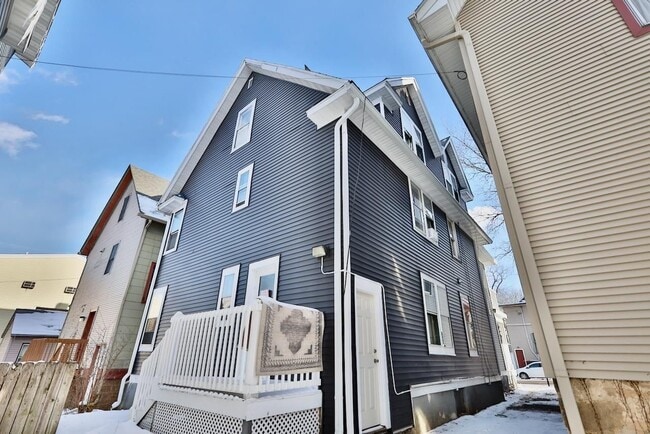 Building Photo - 452 W Doty St