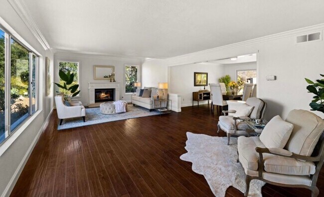 Building Photo - Classic Hope Ranch