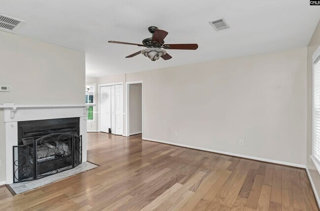Building Photo - 304 Laurel Dr