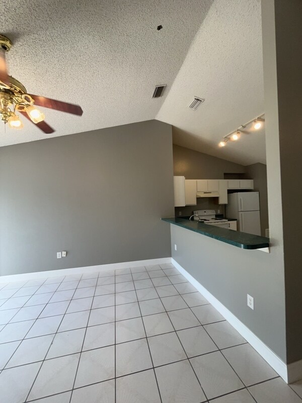 Foto del edificio - 1021 Dudley Dr