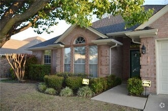 Building Photo - 1025 Westgrove Dr
