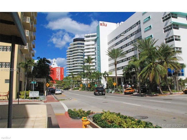 Foto del edificio - 3030 Collins Ave