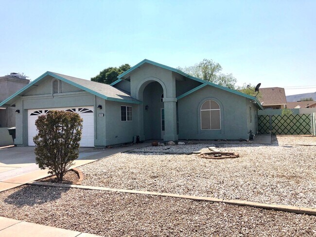 Building Photo - Great 3 Bedroom, 2 Bathroom Home in Quiet Neighborhood!