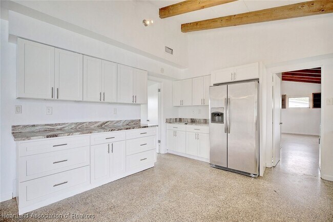 Foto del edificio - 3748 Sebring Pkwy
