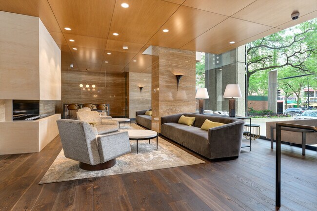 Foto del edificio - 1030 N State St