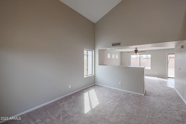Building Photo - 955 N Maria Ln