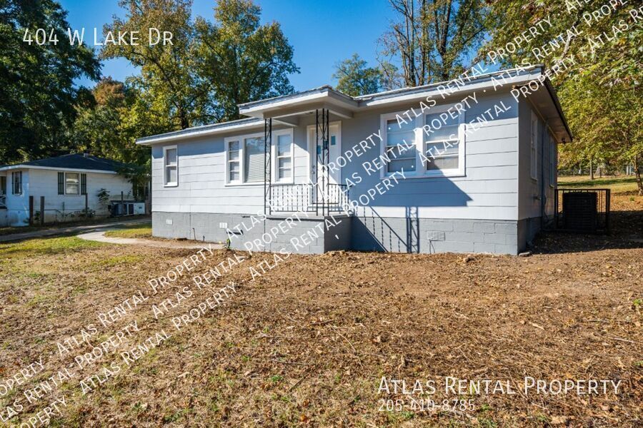 Primary Photo - Charming 3-Bedroom Home on W Lake Drive – ...