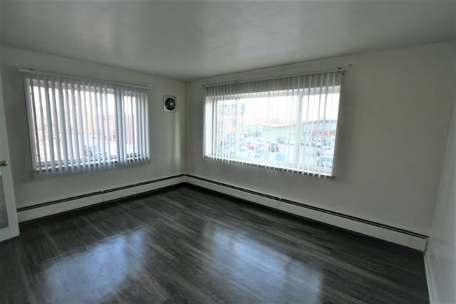 Building Photo - 1435 Pearl St