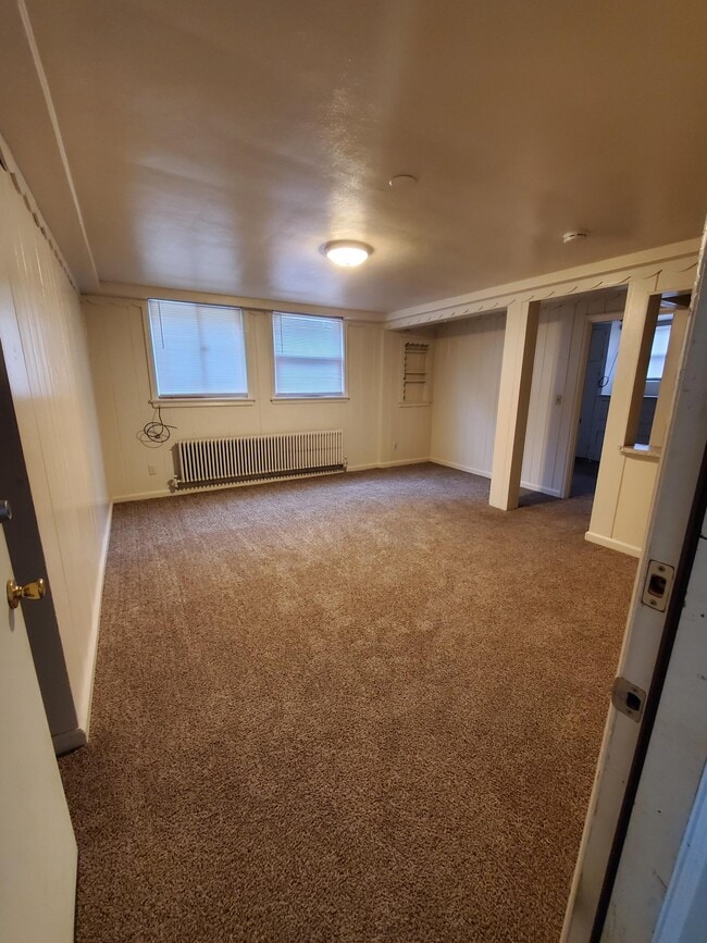 1007 1/2 Burwell St Apartments in Bremerton, WA