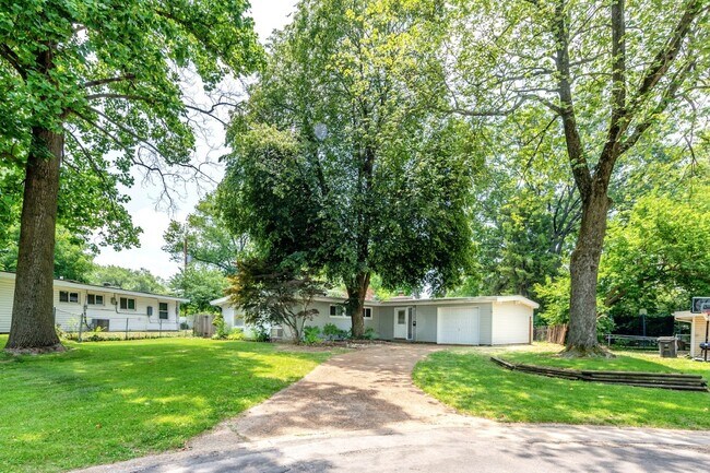 Building Photo - 780 Pebble Ln