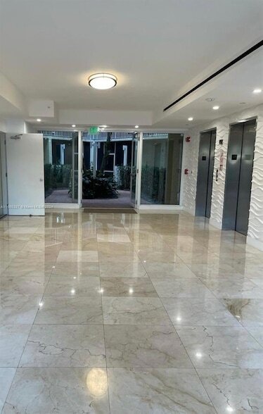 Foto del edificio - 10750 NW 66th St