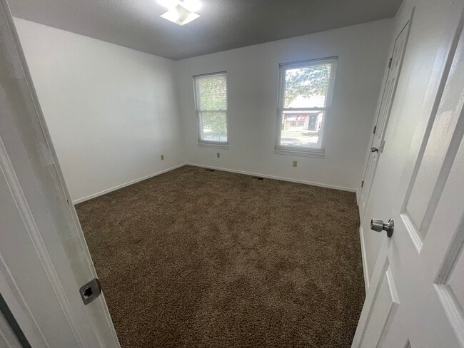 Building Photo - 317 S Market St