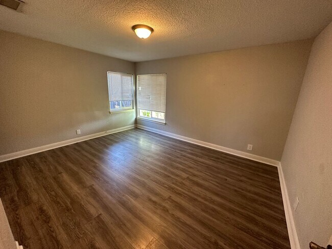 Foto del edificio - 204 Emerson Ave