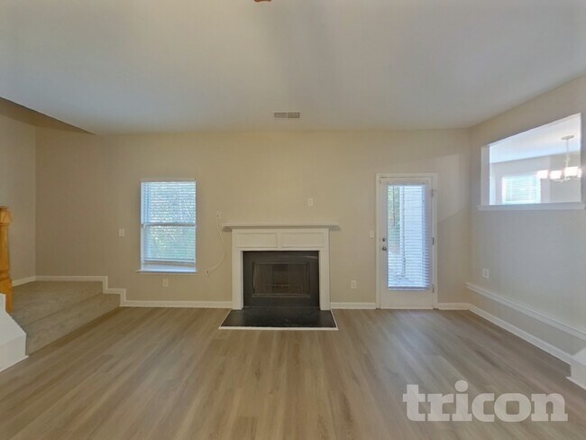 Building Photo - 11051 Southwood Dr