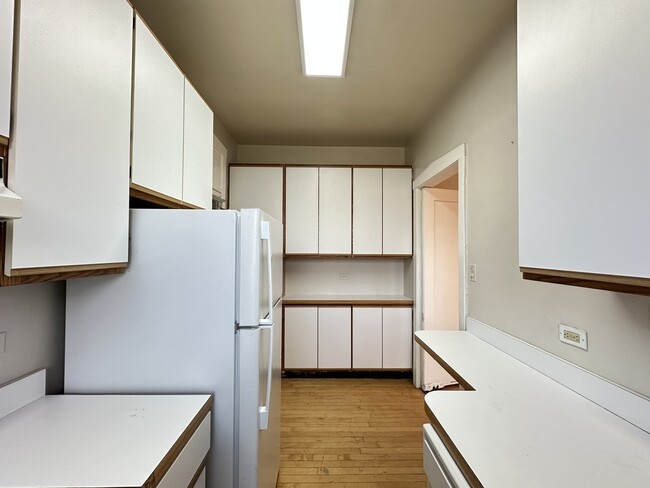 Building Photo - 1326 Oak Ave