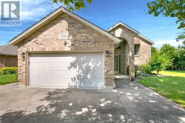 Building Photo - 938 Imperial Crescent