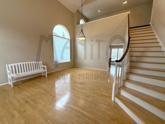 Building Photo - Beautiful Carnahan Crest Home