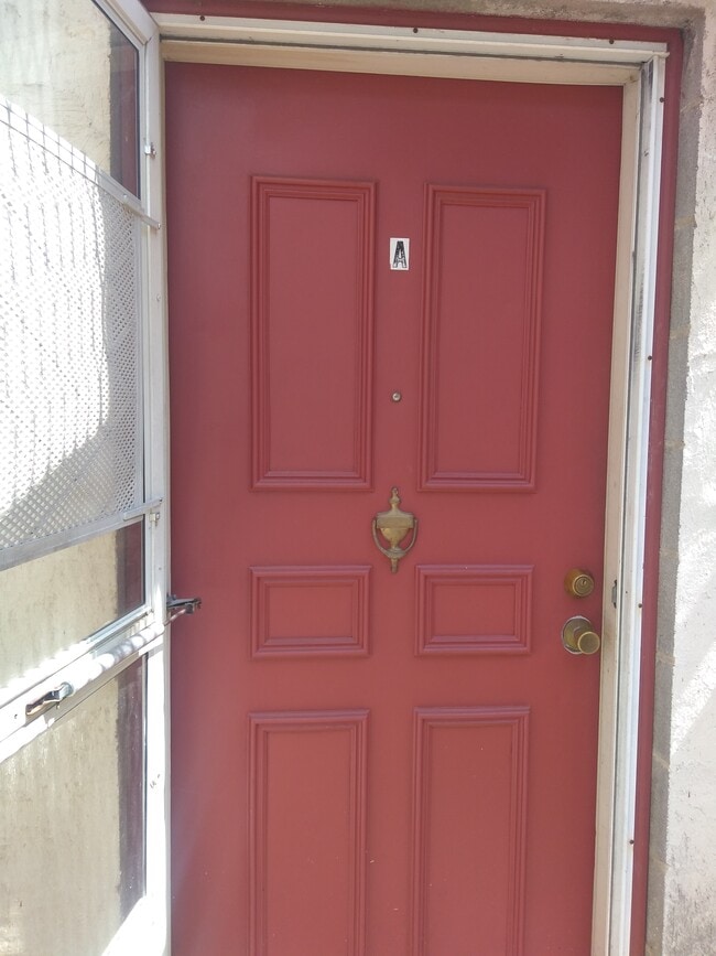 Building Photo - 606 S Allen St