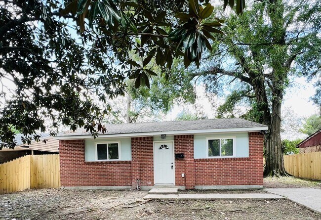 Photo - 7440 Bomer Dr House