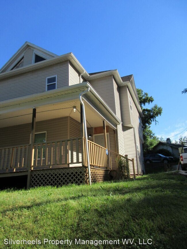 Building Photo - 4 br, 1.5 bath House - 621 13th Street