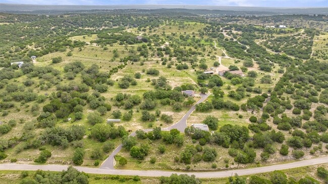Foto del edificio - 5834 Fall Creek Rd