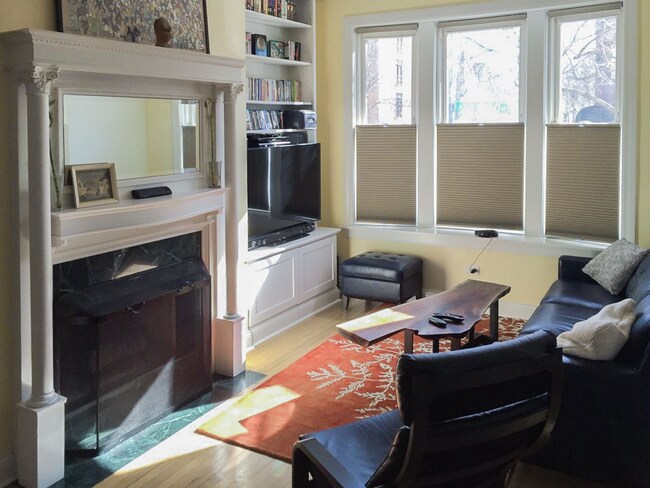 Foto del edificio - 3856 N Southport Ave